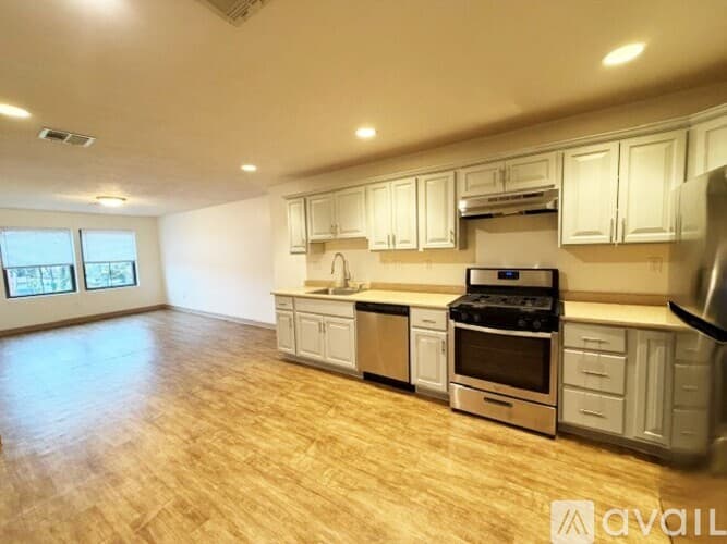 Dedham Apartment: 323 Washington St