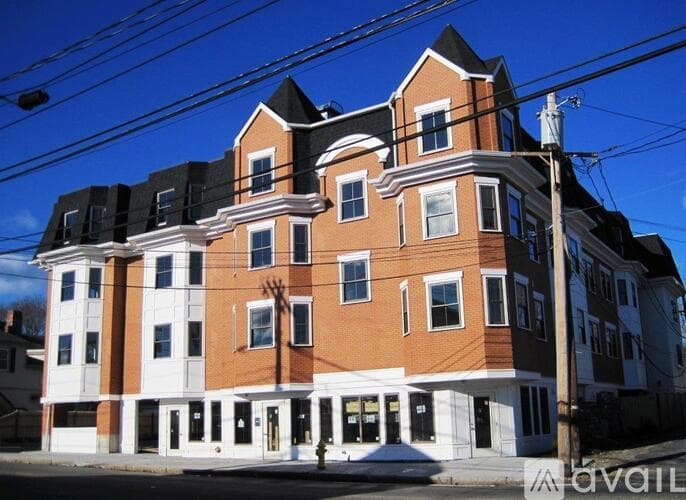 Dedham Apartment: 323 Washington St