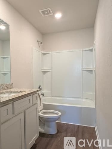Monroe House: 506 Meadows Farm Dr