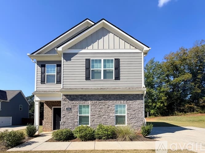 Monroe House: 506 Meadows Farm Dr