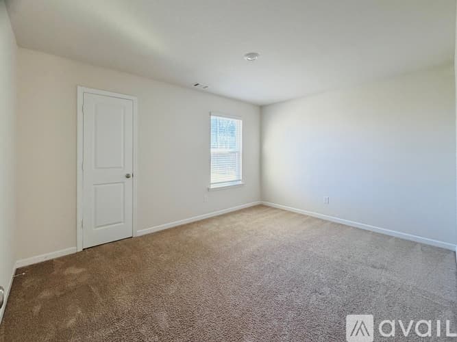 Monroe House: 506 Meadows Farm Dr