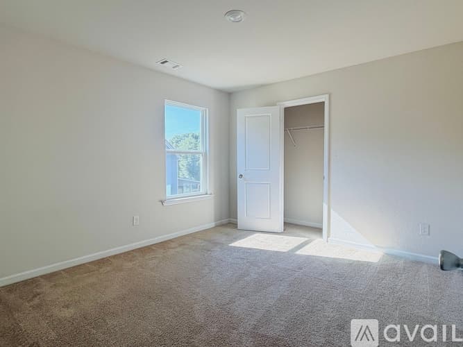 Monroe House: 506 Meadows Farm Dr