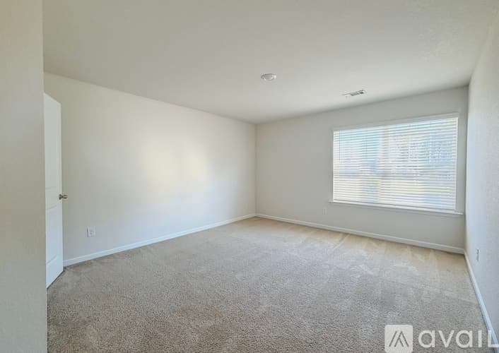 Monroe House: 506 Meadows Farm Dr