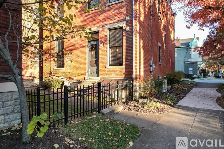 Newport House: 503 Lexington Avenue
