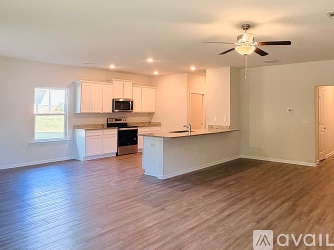 Monroe House: 506 Meadows Farm Dr