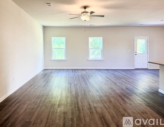 Monroe House: 506 Meadows Farm Dr