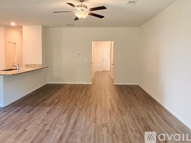 Monroe House: 506 Meadows Farm Dr