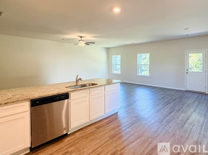Monroe House: 506 Meadows Farm Dr