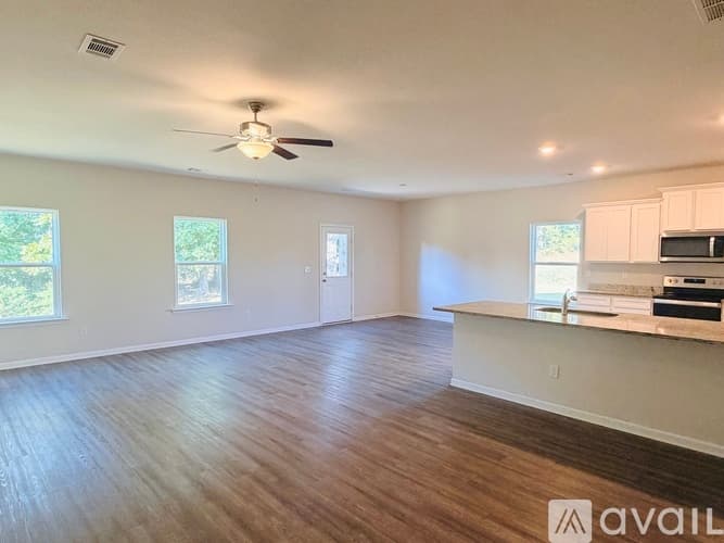 Monroe House: 506 Meadows Farm Dr