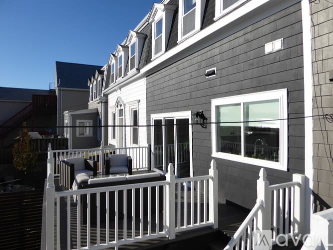 Boston House: 39 Marine Road