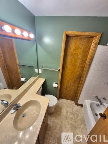 St. Cloud Apartment: 702 17th St S