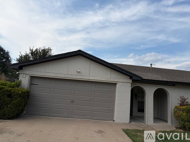 Hurst House: 312 Cannon Dr