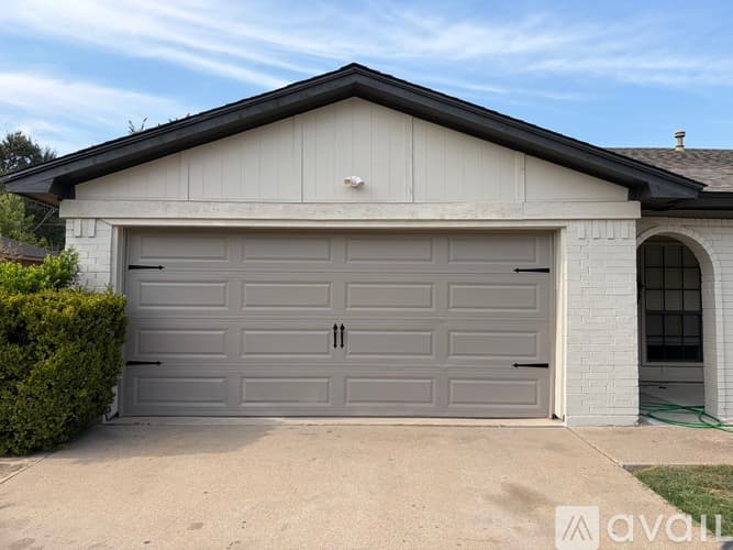 Hurst House: 312 Cannon Dr