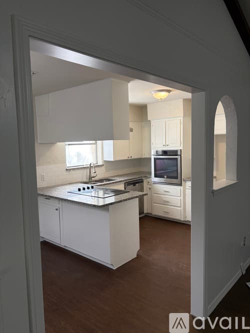 Hurst House: 312 Cannon Dr