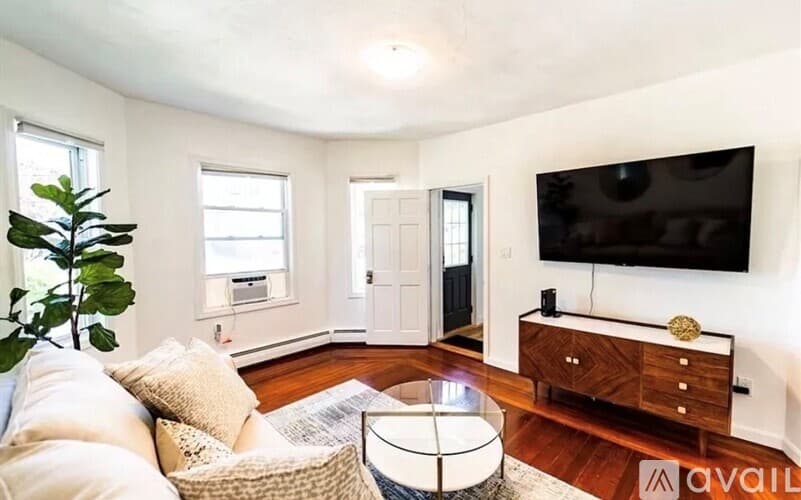 Fall River Apartment: 469 Mt Hope Ave