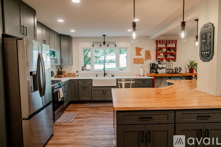 Mankato House: 20459 Pohl Rd