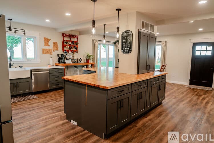 Mankato House: 20459 Pohl Rd