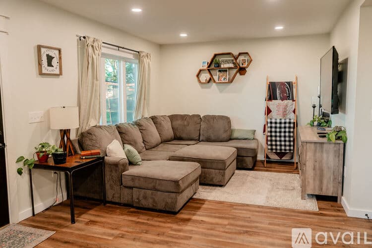 Mankato House: 20459 Pohl Rd