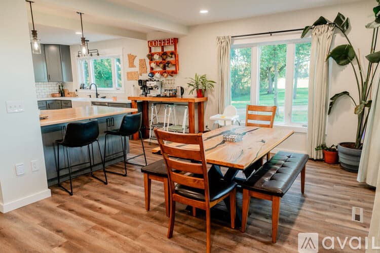 Mankato House: 20459 Pohl Rd