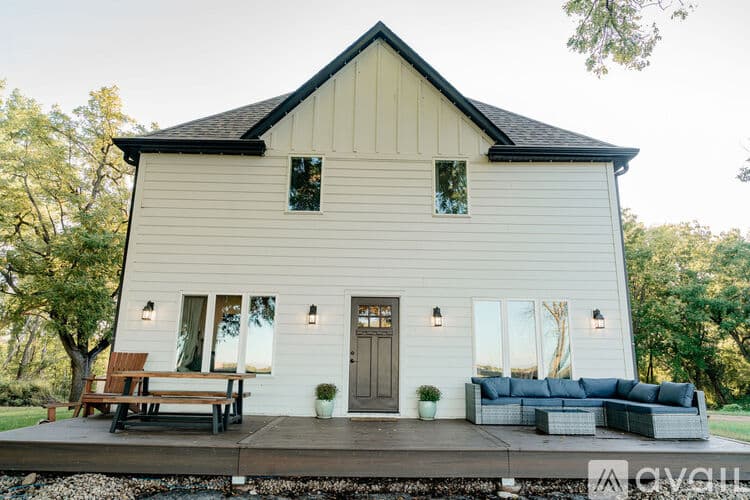 Mankato House: 20459 Pohl Rd