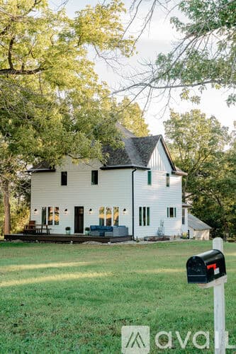Mankato House: 20459 Pohl Rd