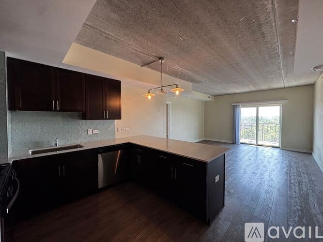 Chicago Apartment: 1323 W Morse Ave