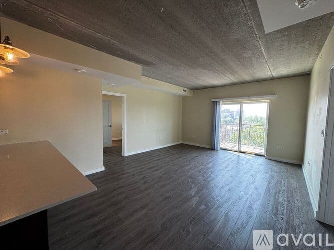 Chicago Apartment: 1323 W Morse Ave