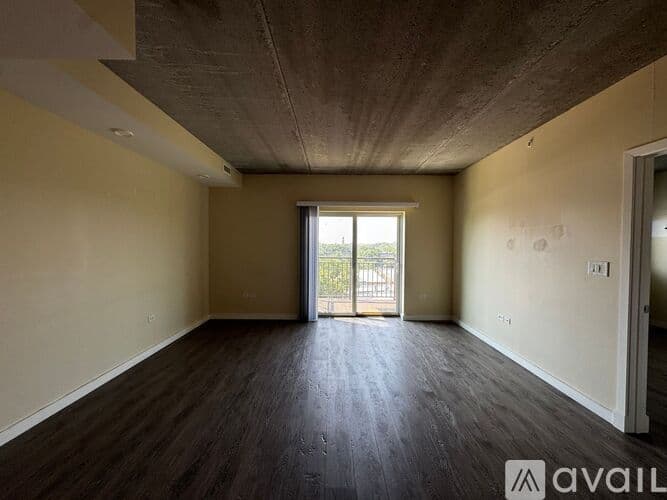 Chicago Apartment: 1323 W Morse Ave
