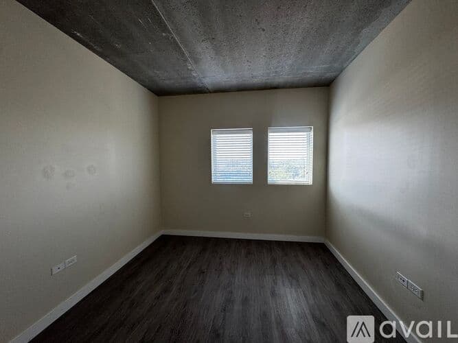 Chicago Apartment: 1323 W Morse Ave