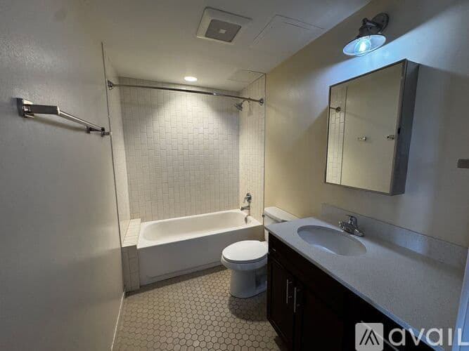 Chicago Apartment: 1323 W Morse Ave