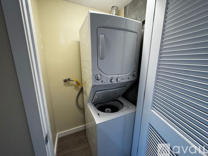 Chicago Apartment: 1323 W Morse Ave