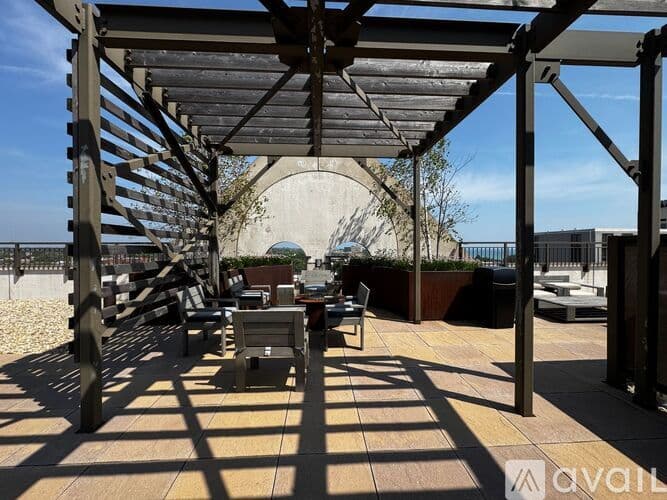 Chicago Apartment: 1323 W Morse Ave