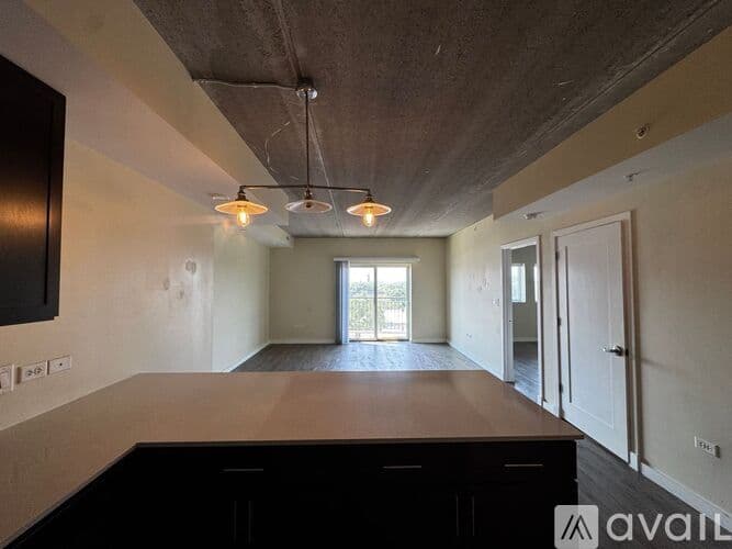 Chicago Apartment: 1323 W Morse Ave