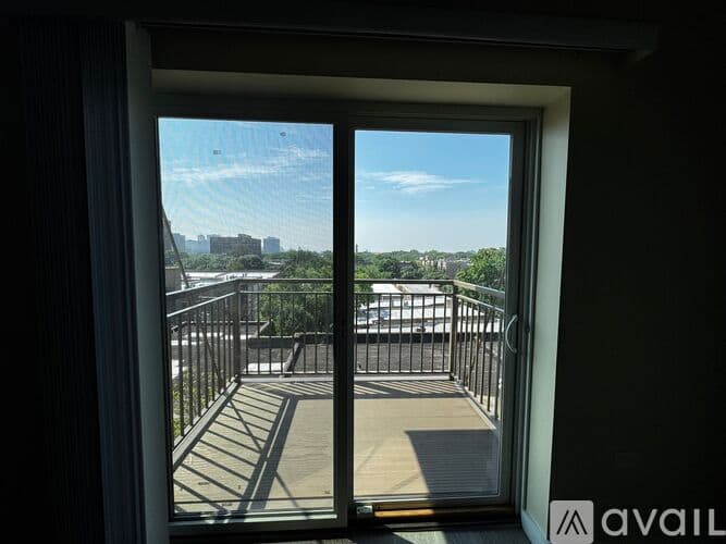Chicago Apartment: 1323 W Morse Ave