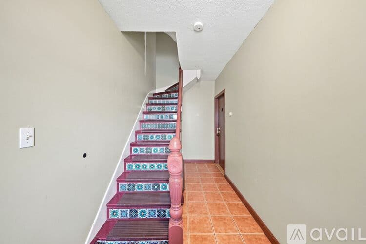 Somerville Apartment: 13 Knowlton St
