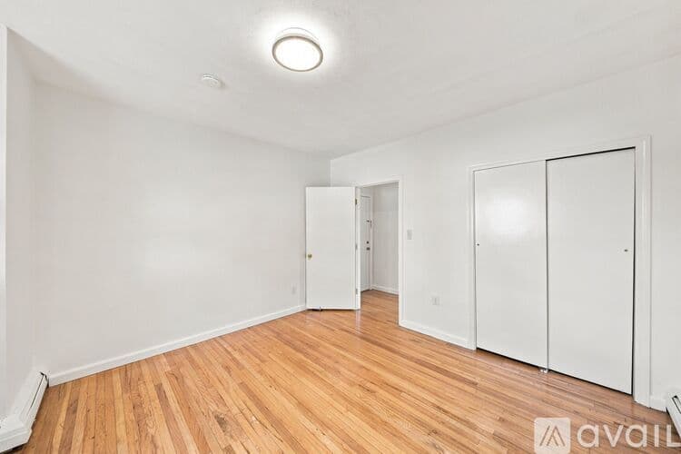 Somerville Apartment: 13 Knowlton St
