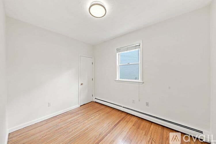 Somerville Apartment: 13 Knowlton St