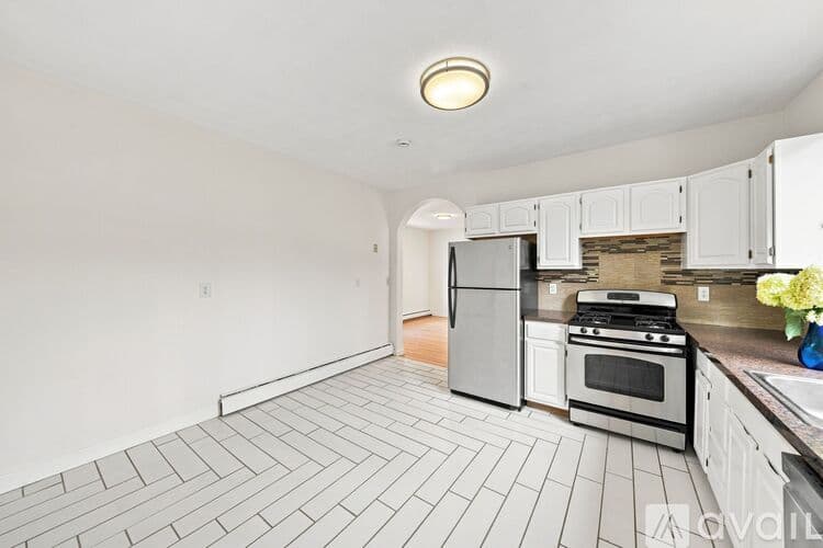 Somerville Apartment: 13 Knowlton St