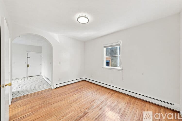 Somerville Apartment: 13 Knowlton St