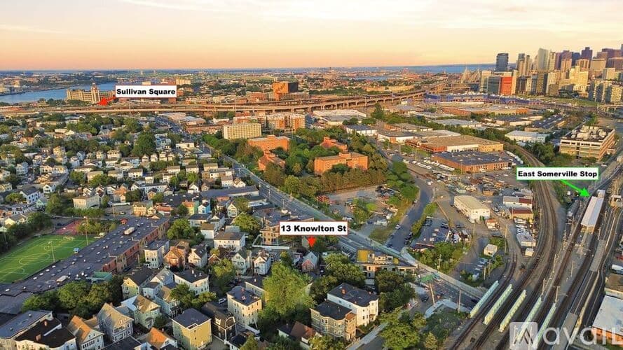 Somerville Apartment: 13 Knowlton St