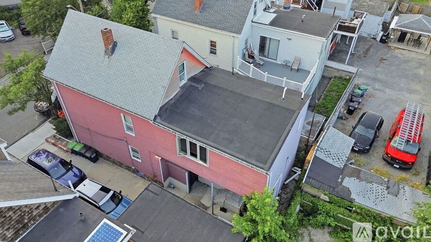Somerville Apartment: 13 Knowlton St