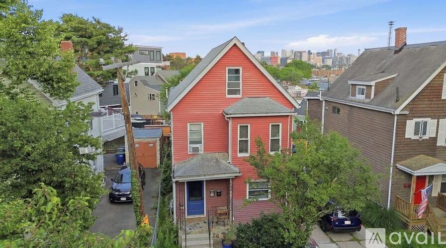 Somerville Apartment: 13 Knowlton St