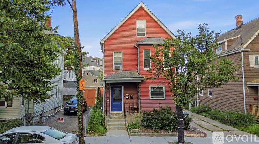 Somerville Apartment: 13 Knowlton St