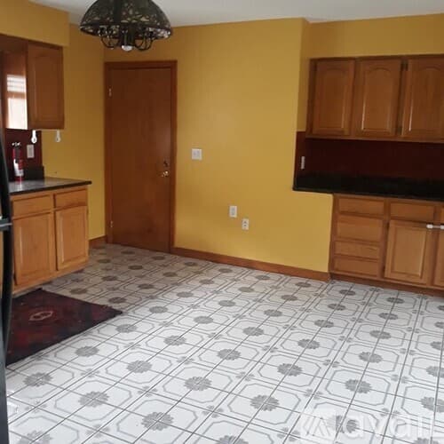 Somerville Apartment: 13 Knowlton St