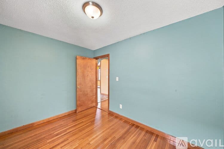 Somerville Apartment: 13 Knowlton St