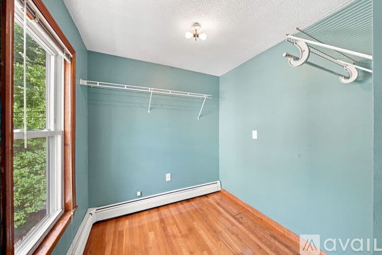Somerville Apartment: 13 Knowlton St