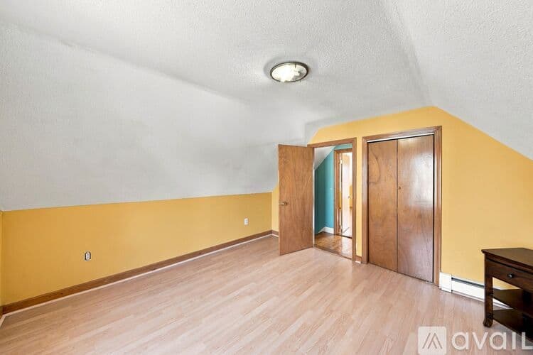 Somerville Apartment: 13 Knowlton St