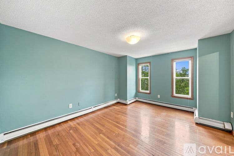 Somerville Apartment: 13 Knowlton St