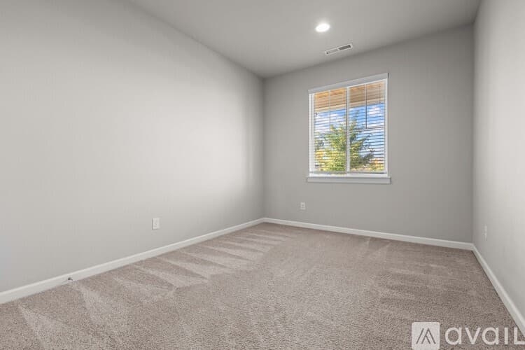 Sumner House: 5595 157th Avenue Court East