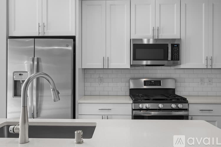 Sumner House: 5595 157th Avenue Court East